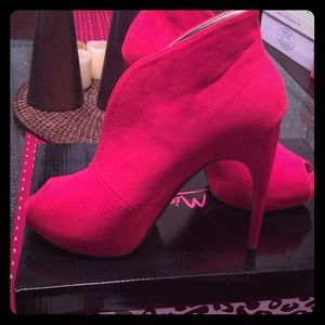 Anne Michelle red peep toe bootie. New!